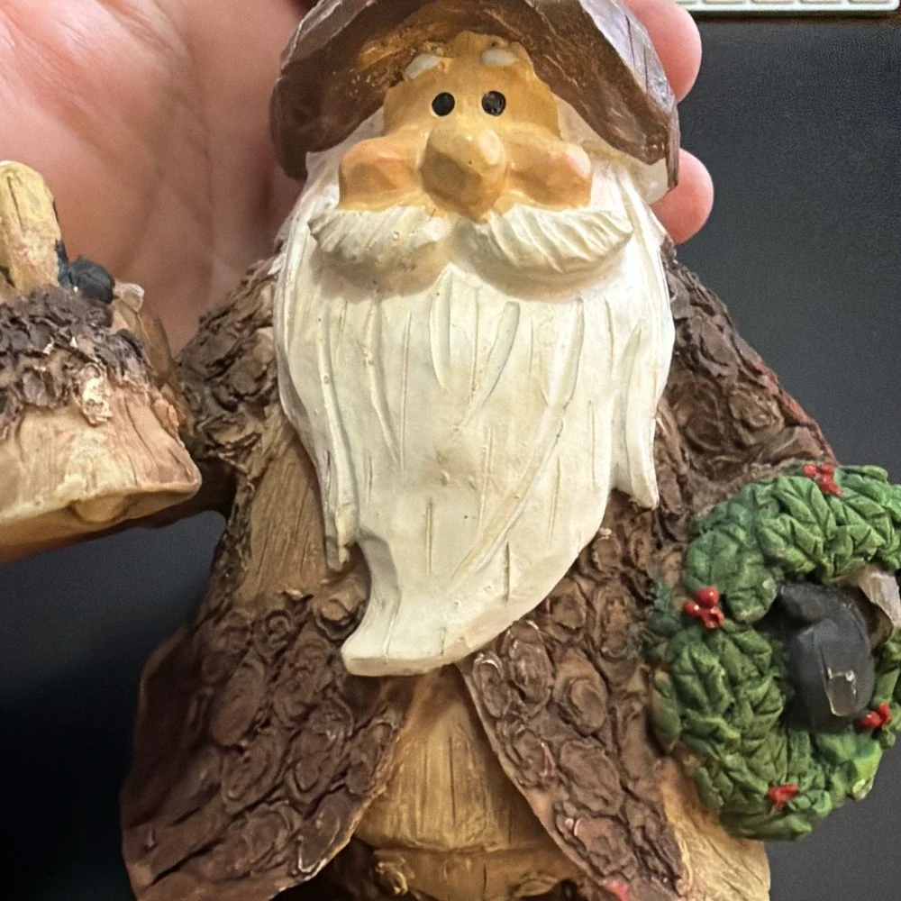 Woodland Bark Texture Santa Claus Figurine With Bell And Wreath